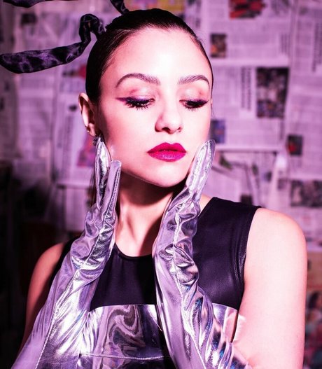 Aimee Carrero model art images