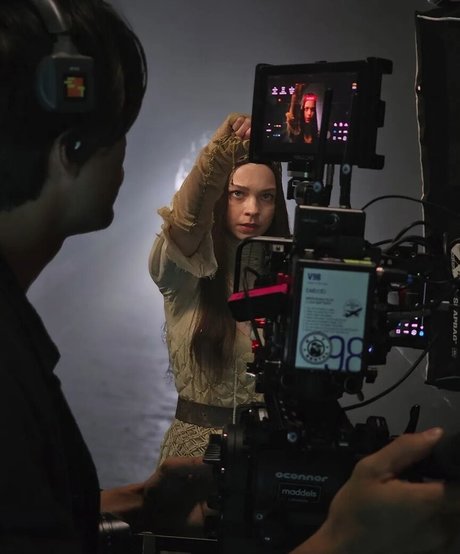 Emma Myers star naked image