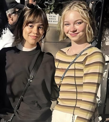 Emma Myers nice model pics