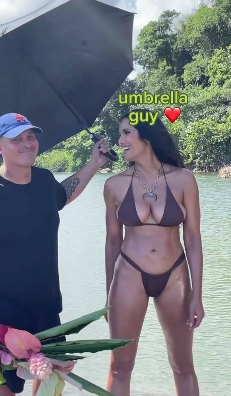 Padma Lakshmi model pretty archive