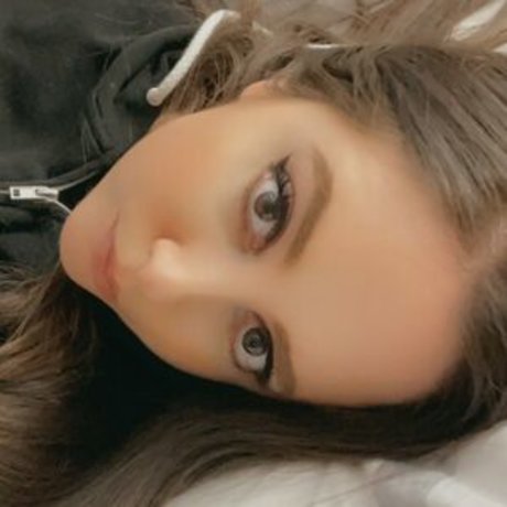 ava hadley Profile pic