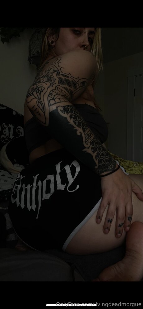 Livingdeadmorgue model adult photos