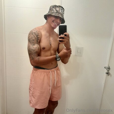 Leeosex erotic model archive