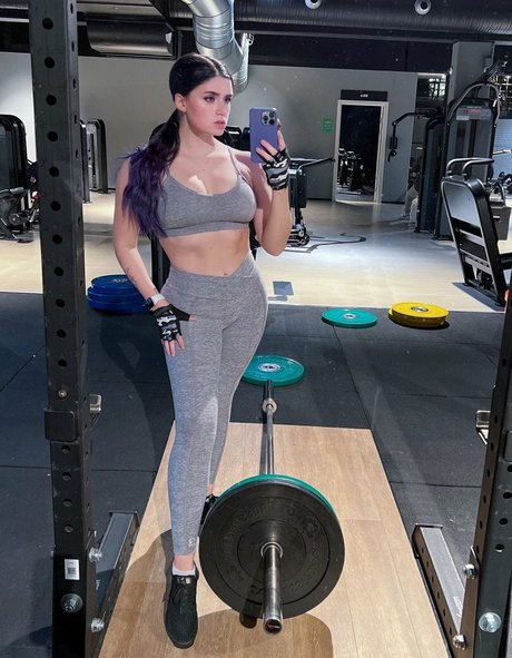 Adeline Frost exclusive model pics