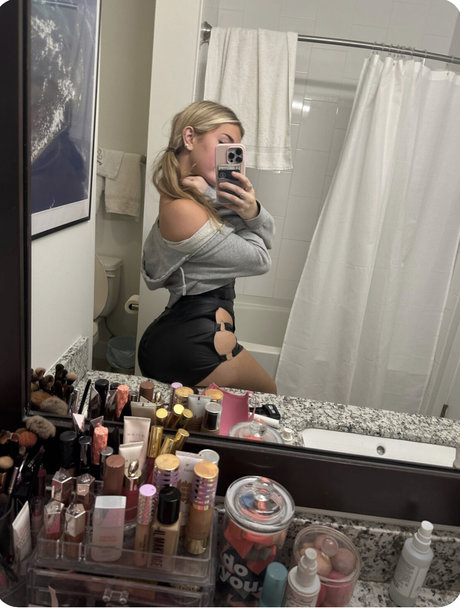 Breckie Hill xxx actress gallery