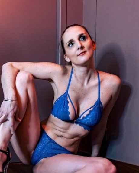 Hinatou model pornographic pics