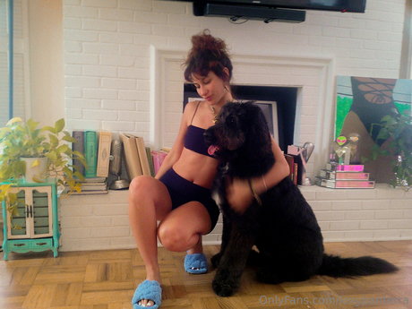 Alexis Afshar nice actress galleries