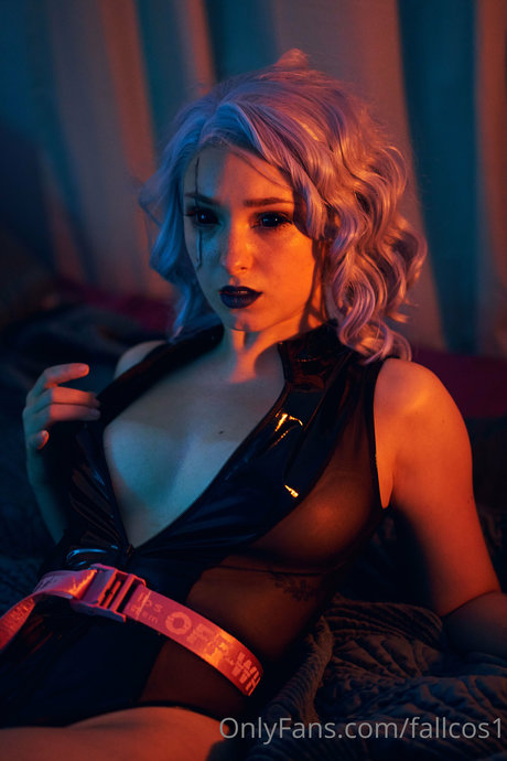 FallCosplay model pretty pic