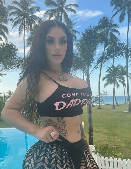 Mamigianyy model hd photo