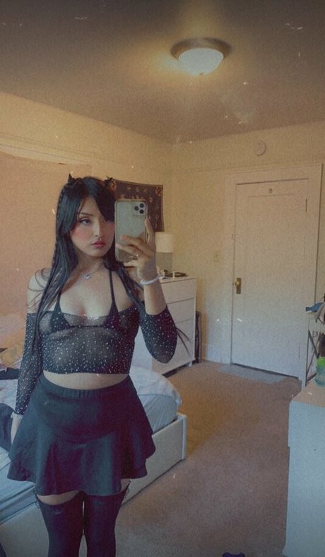 Carababexx model naked picture