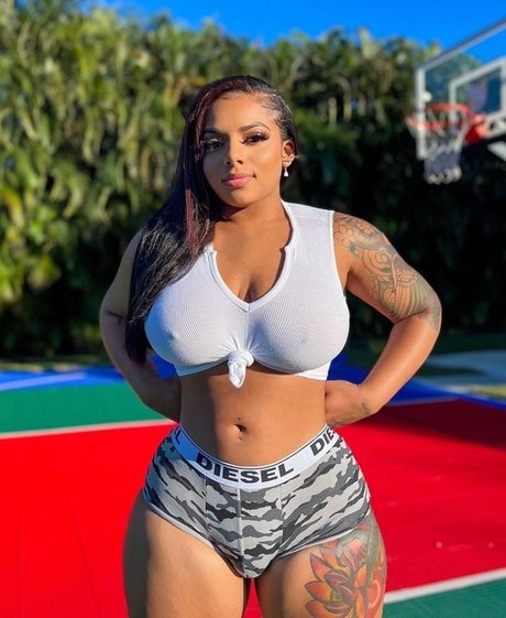 shemale handjob onlyfans nude images