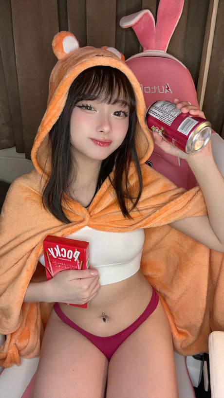 myamira art actress picture