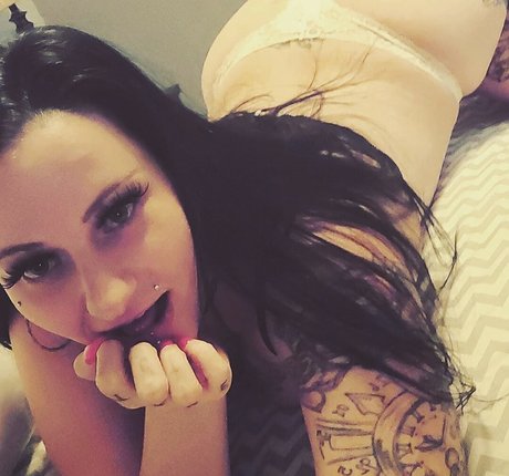 xomaryyeox pornographic model pic