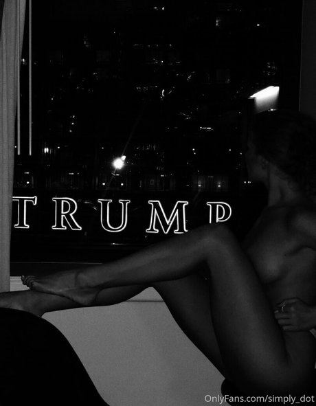 Simply Dot xxx star img