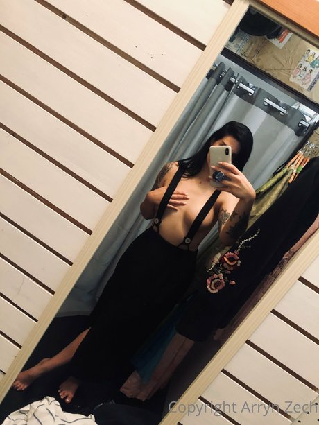 Arryn Zech actress photo