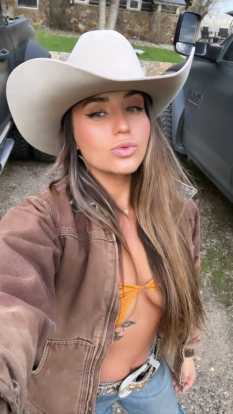 Skylyn Beaty nice actress pics