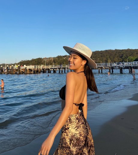 Briddy Li nudes model pics