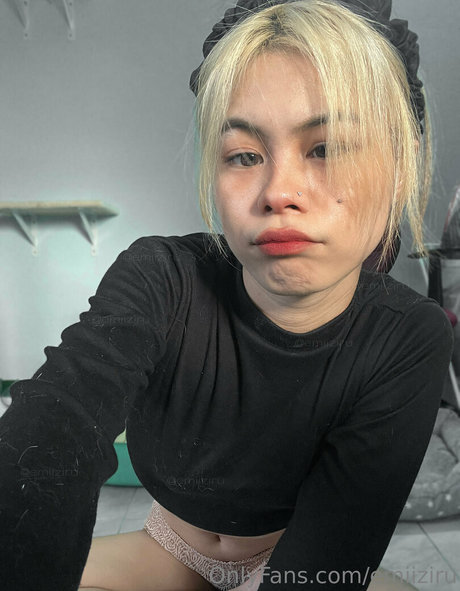 emiiziru nudes star archive