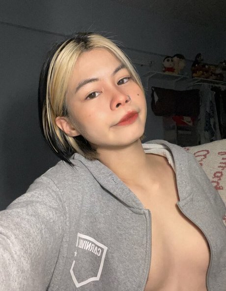 emiiziru nude pornstar picture