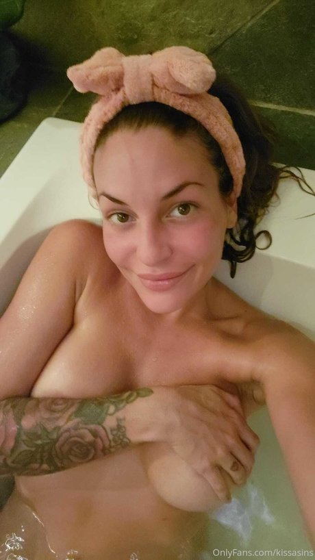 Kissa Sins naked pornstar pic