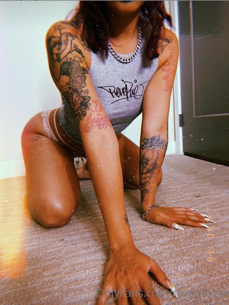 Reverie love nudes model image