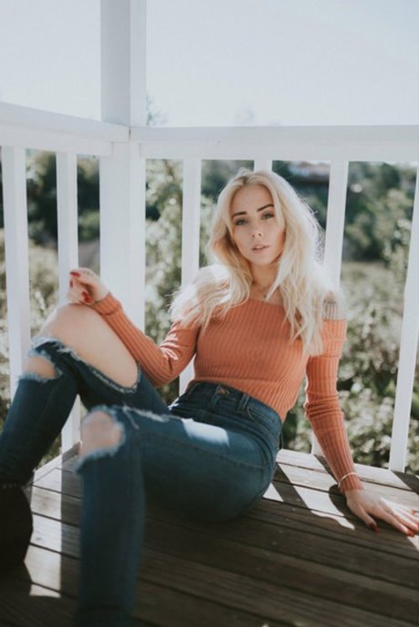 curvy blonde milf onlyfans nude pictures