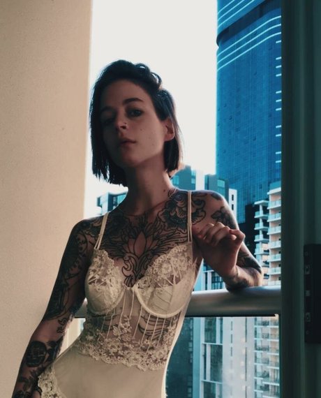 Sabrina Glik nude star pics