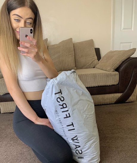 larnaronlyfans star nice pics