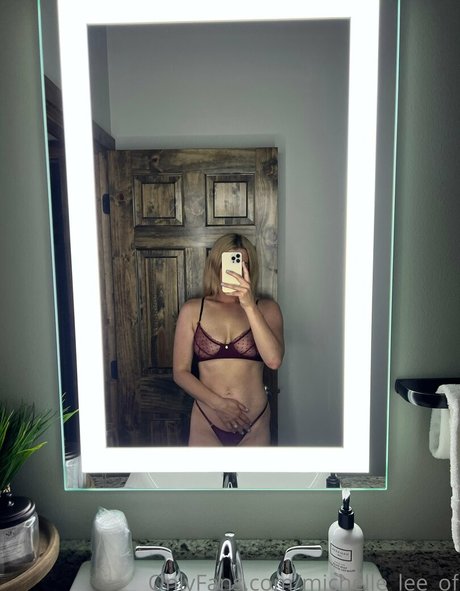 barefitmommy model exclusive photo