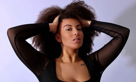 Ines Curly sex model pictures