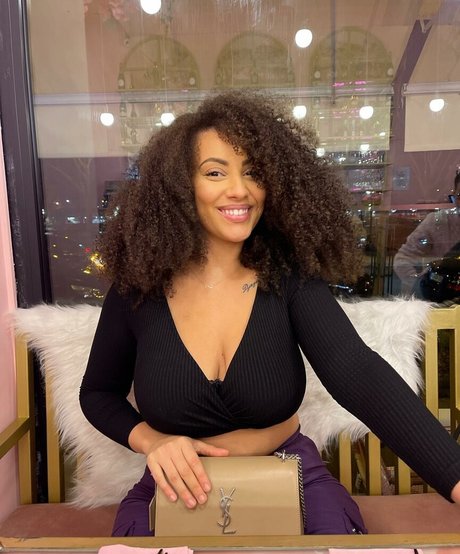 Ines Curly hd star photos