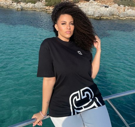 Ines Curly beautiful actress images