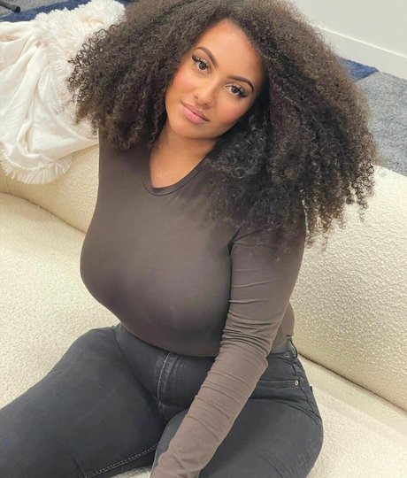 Ines Curly sex star pics