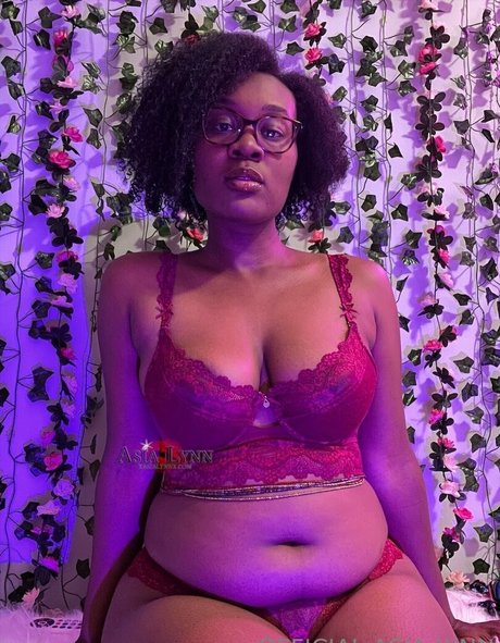 asialynnbby perfect pornstar photo