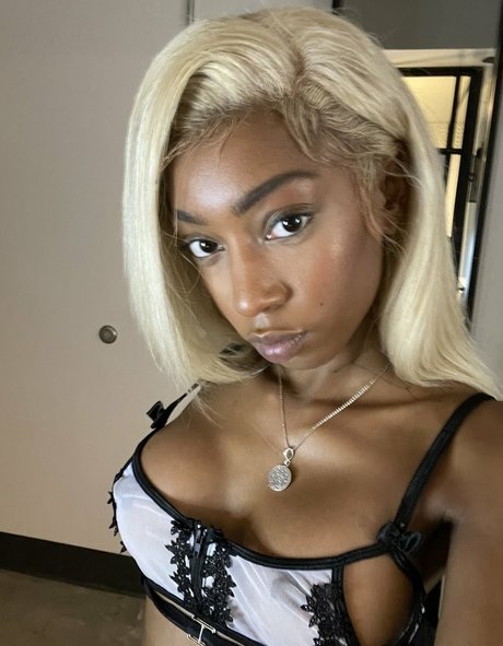 aliyahlust star nude img