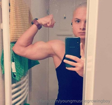 youngmusclegrowingboy Profile pic