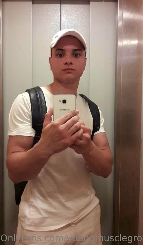 youngmusclegrowingboy pornstar nudes photos