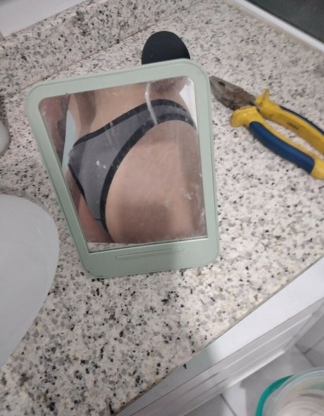 Liz Oliver star art image