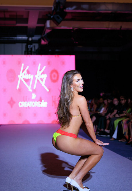 juliasandoval model exclusive pic