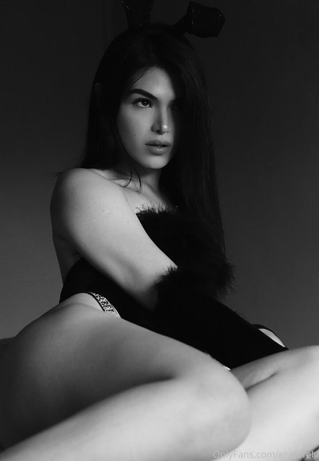 elvirarelv model hot photo