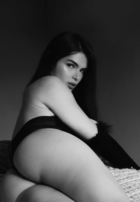 elvirarelv adult model images