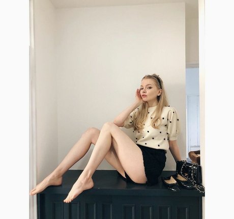 Lili Johansson naked star pic