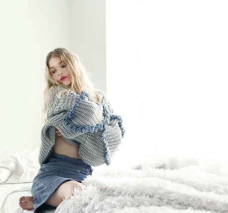 Lili Johansson hot star image