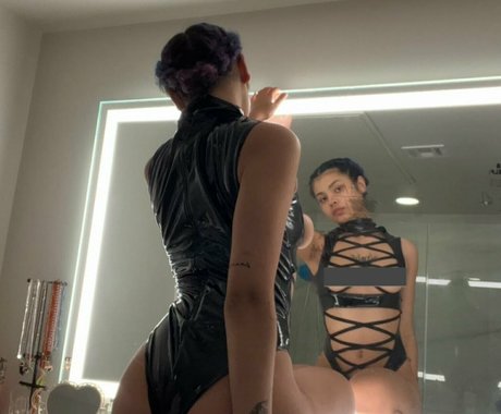 aliengirl0 nude model pics