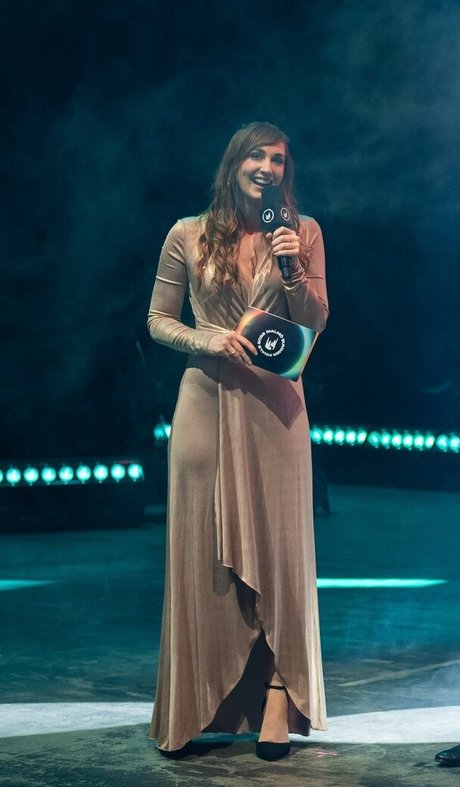 athletic blonde onlyfans pretty img