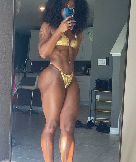 geegee flawless model pretty pictures