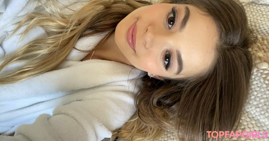 maybemollyy model nude pics