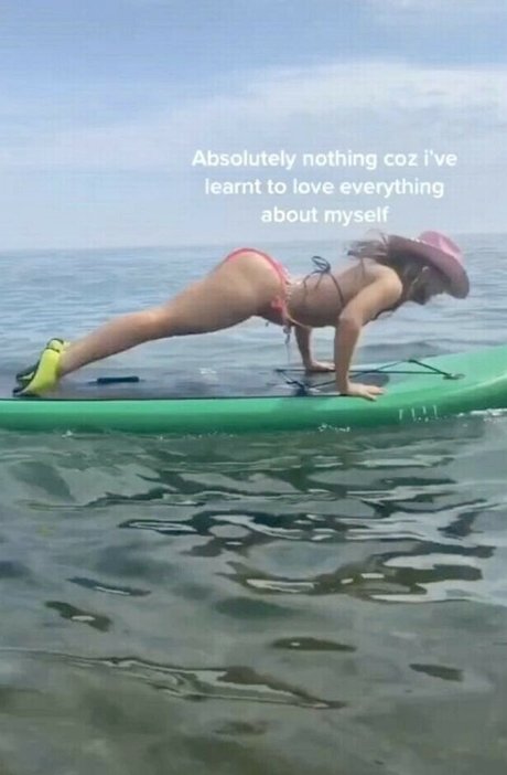 Maisie Smith sexy actress gallery