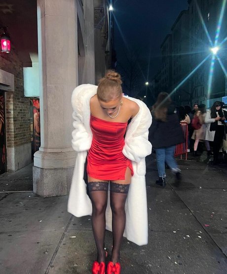 Maisie Smith pornstar top pictures