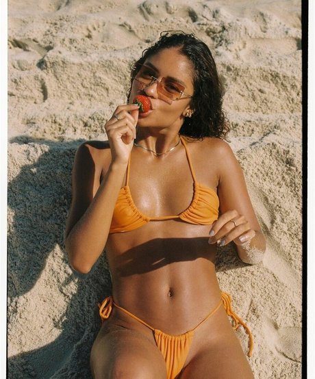 brunette doggystyle onlyfans top picture